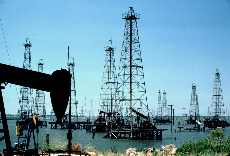 Texas oil well 1.jpg