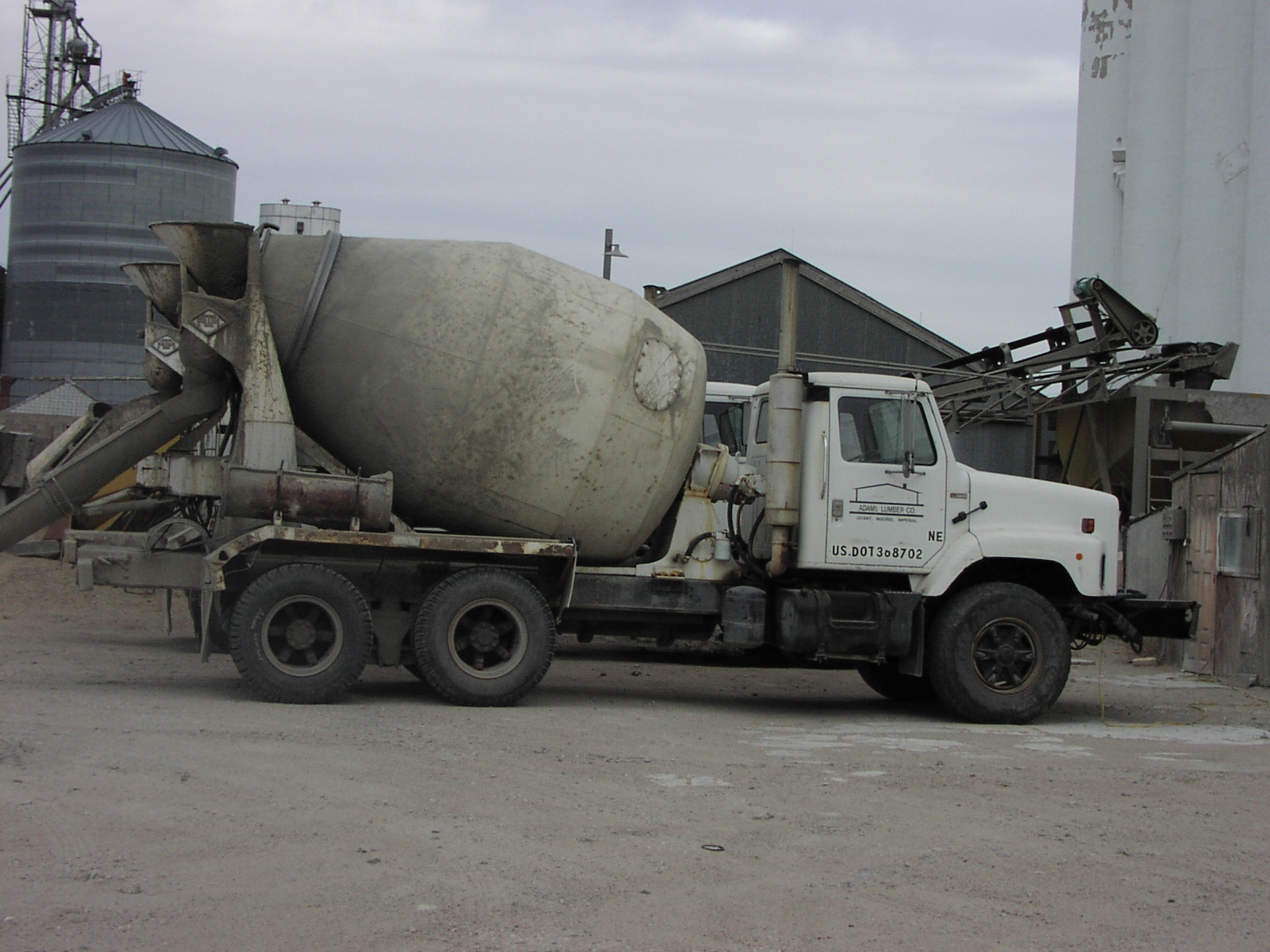 cement truck.jpg